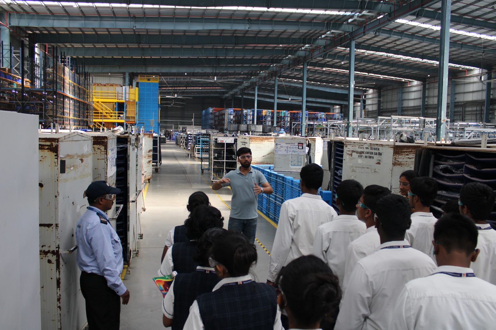 MMS students on a guided walkthrough of the Ather shop floor