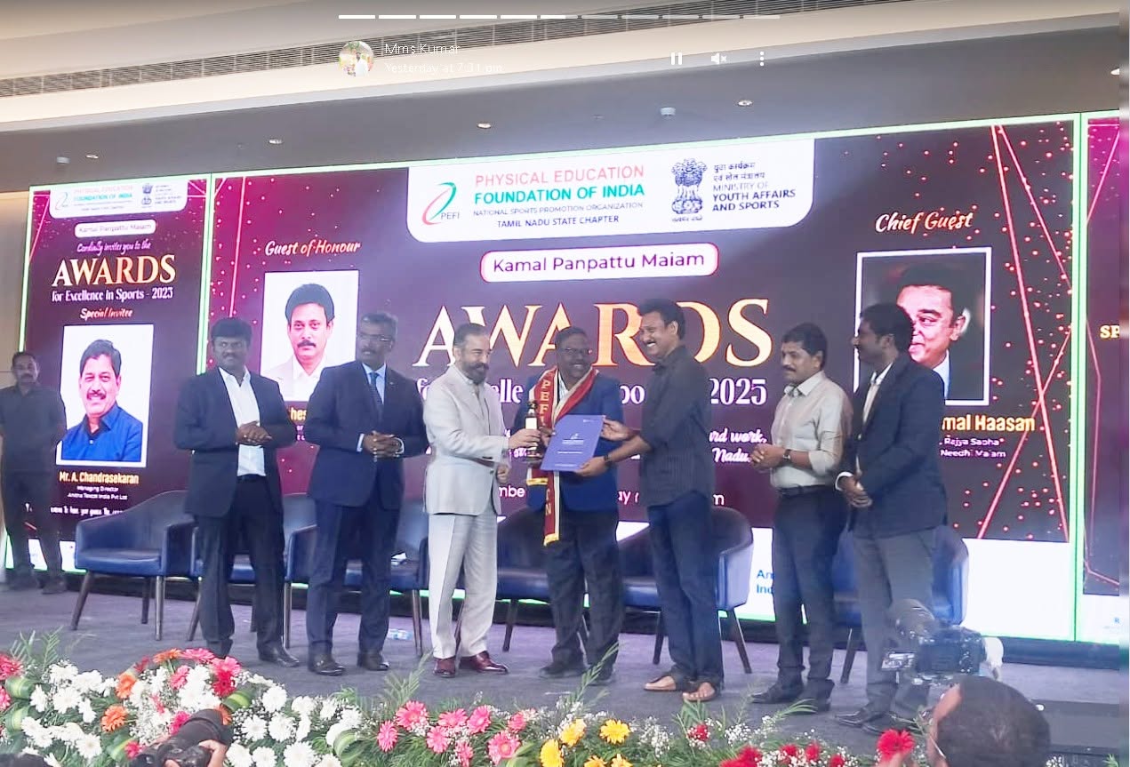 Mr. Meru M receiving the award on stage from Chief Guest Dr. Kamal Haasan