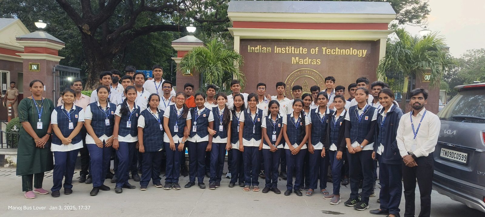 MMS students and staff at the IIT Madras main gate during the Institute Open House
