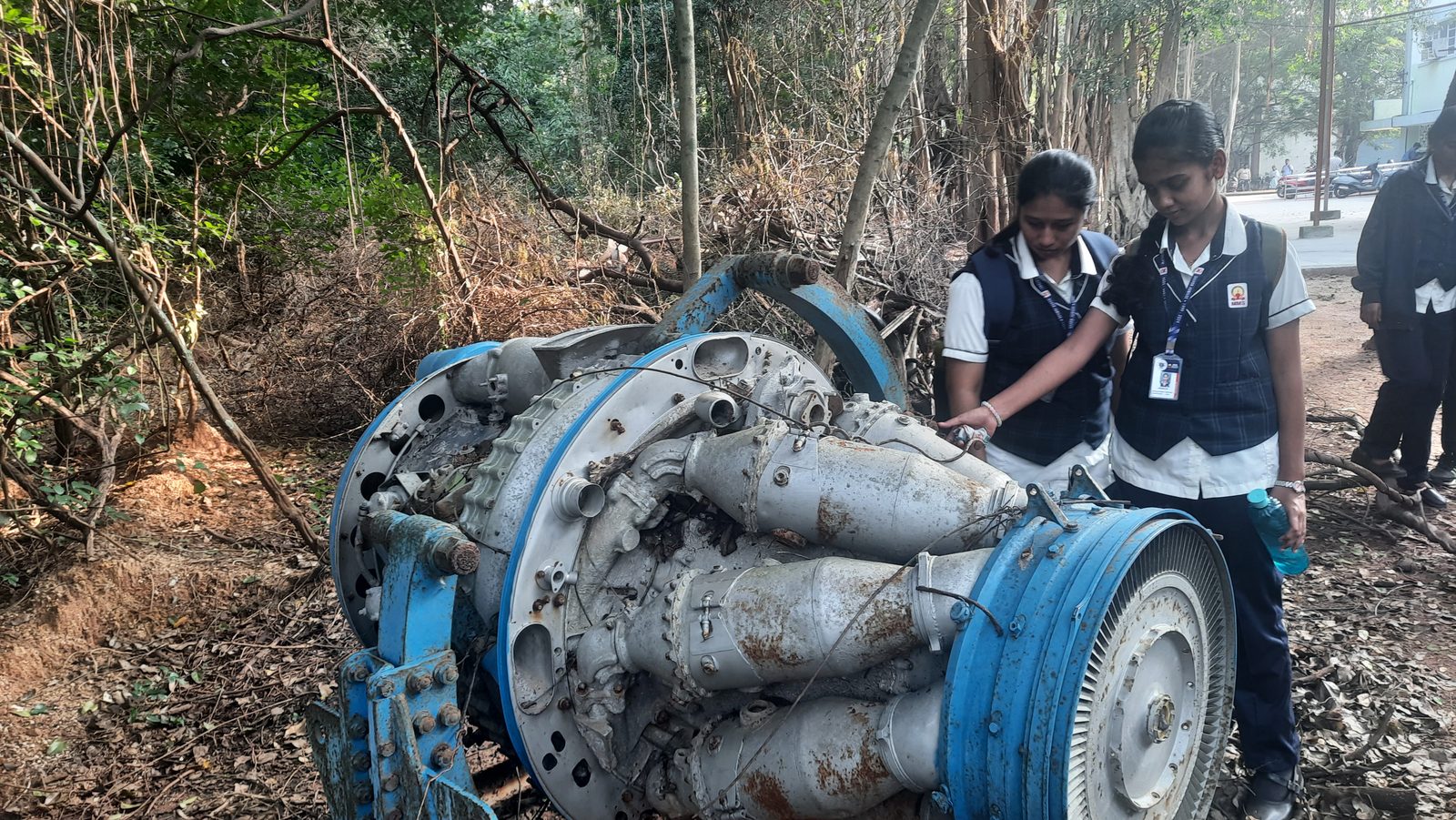 MMS students examining a retired turbine engine on display on the IIT Madras campus