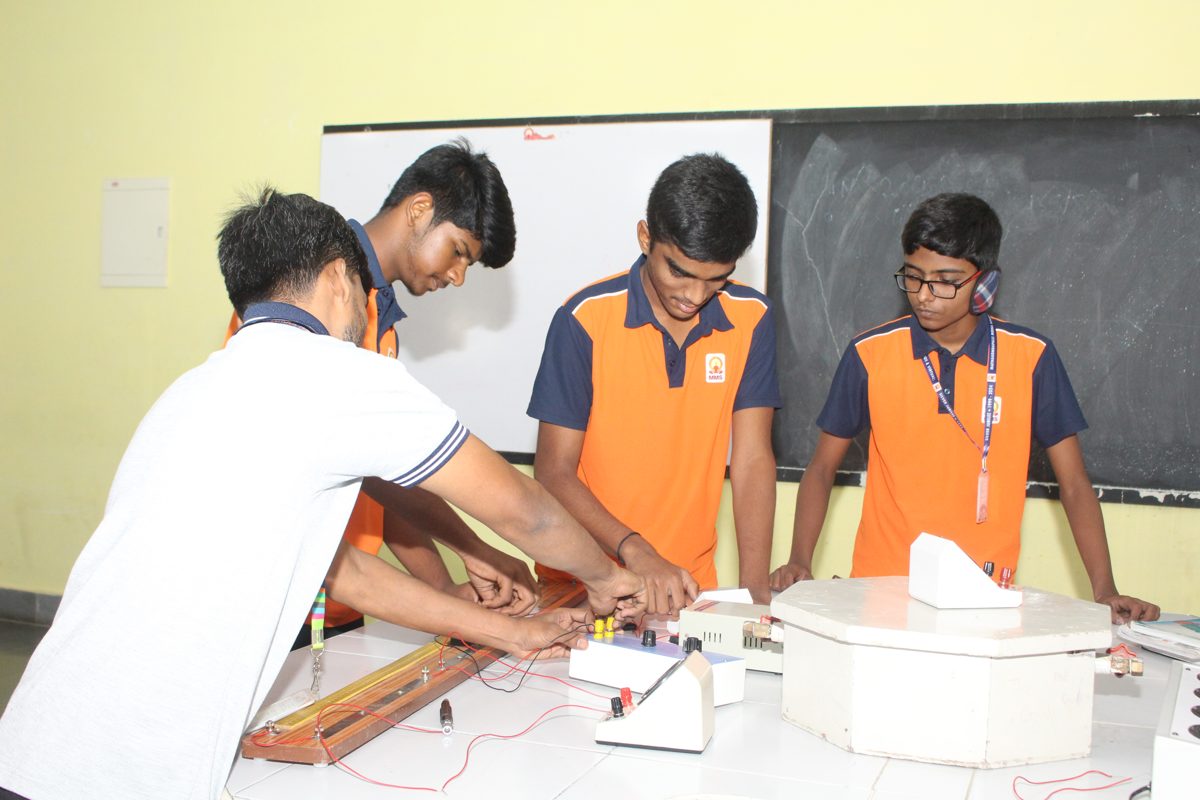 Students assembling a meter bridge together at the lab bench