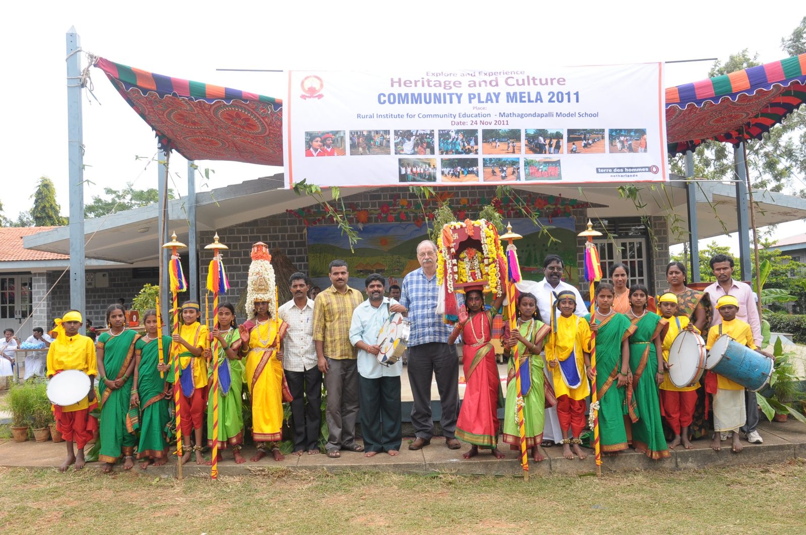 Mr. Johan Cruyff, chief guest, at the Heritage and Culture Community Play Mela at MMS, 24 November 2011